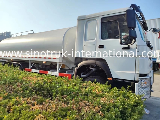 LHD 6×4 10wheels High Horsepower 400HP HOWO Oil Tank Truck Low Fuel Consumption