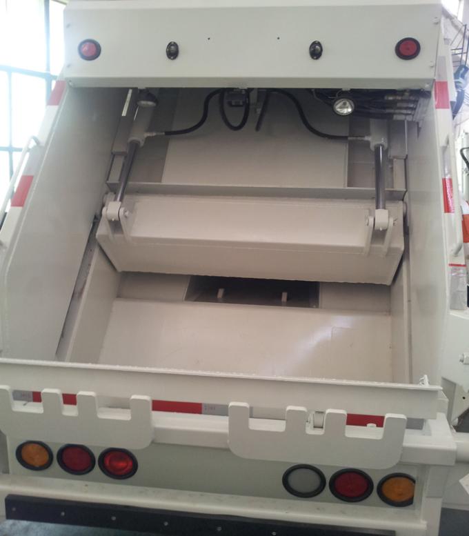 Waste Collection Vehicle Commercial Waste Management Garbage Truck 5-6 CBM